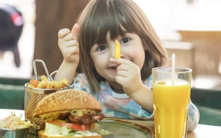 Children’s Health : 15 खाद्य पदार्थ जो आपके बच्चे को कभी नहीं देने चाहिए – Well Health Organic
