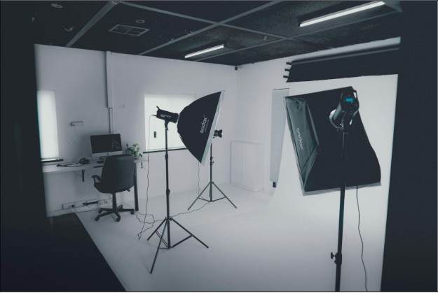 Using a Photography Rental Studio for Portrait & Fashion Shoots