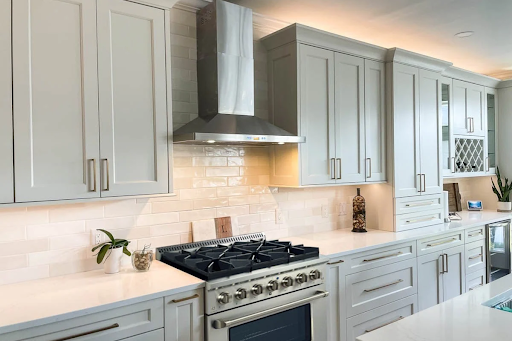 How a Freestanding Gas Range Enhances Home Cooking