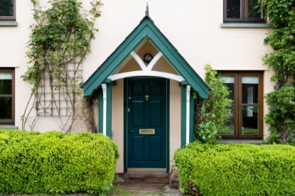 What Contractors Should Expect From Wholesale Door Suppliers