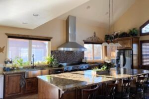 Choosing a 36-Inch Stainless Range Hood: Airflow, Types, and Care