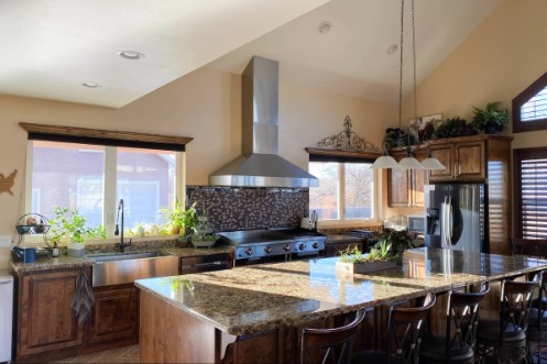 Choosing a 36-Inch Stainless Range Hood: Airflow, Types, and Care