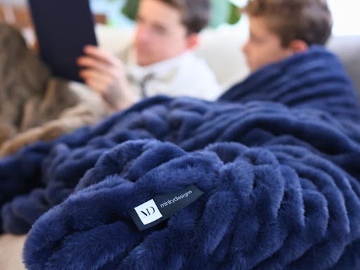 Blue Blankets Guide: Minky Fabric, Shades, Sizes and Easy Care